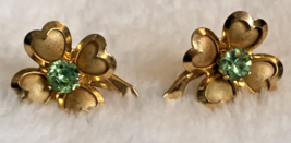 Vintage CORO Gold Tone 4 Leaf Clover Blue Topaz Rhinestone Clip on Earrings 1” - £10.06 GBP