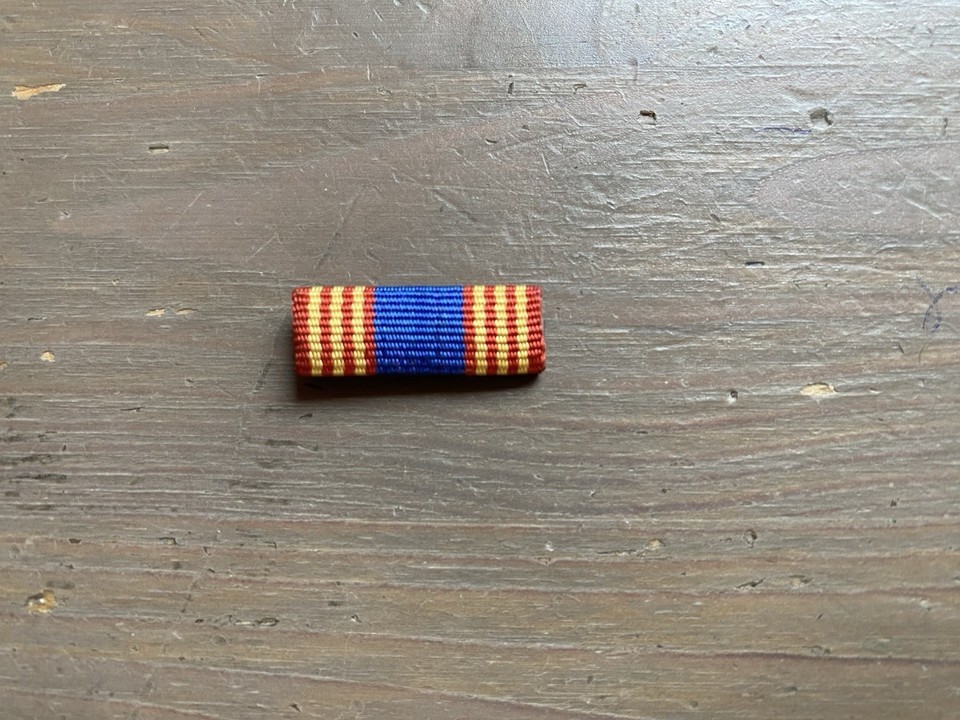 KB-2) Fermoir médaille système allemand 25x 13mm fermoir ruban bleu roug... - $7.06
