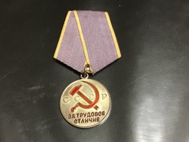 Soviet Russian Medal For labor distinction Silver Original. - £19.79 GBP