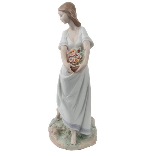 Lladro "Garden of Athens" #7704 Young Woman with Floral Basket Great Condition Item image 2