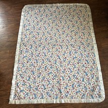Vintage Raggedy Ann &amp; Andy Quilted Baby Crib Blanket 43&quot; x 35&quot; White Satin Trim - £27.56 GBP