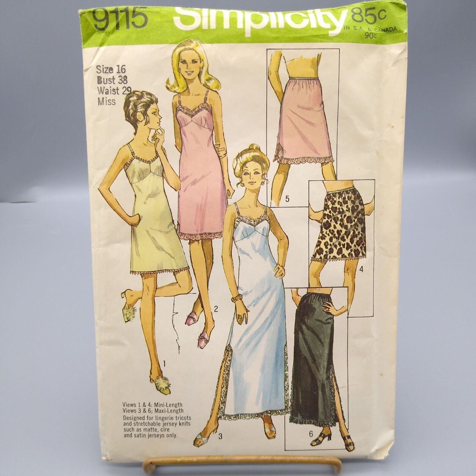 Vintage Sewing PATTERN Simplicity 9115, Misses 1970 Slip and Half Slip in Three - $20.32