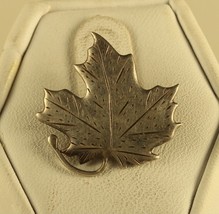 Vintage Signed Fish Sterling Silver Modern Detailed Autumn Oak Leaf Brooch Pin - £31.65 GBP