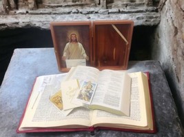 Holy Bible Memorial Illustrated Catholic Edition White Leather With Cedar Box - £19.45 GBP