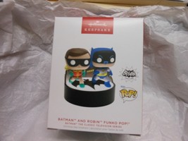 Hallmark Keepsake &quot;Batman And Robin Funko Pop&quot; 2023 Light &amp; Sound Orname... - $230.34 MXN