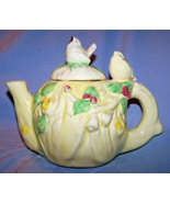 Adorable Vintage Small Pale Yellow Singing Bird Teapot-6 inches tall - $43.86 CAD