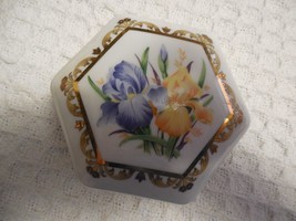 Heritage House Fine Porcelain Musical Box Bouquets of Love Me Tender Aut... - $15.75