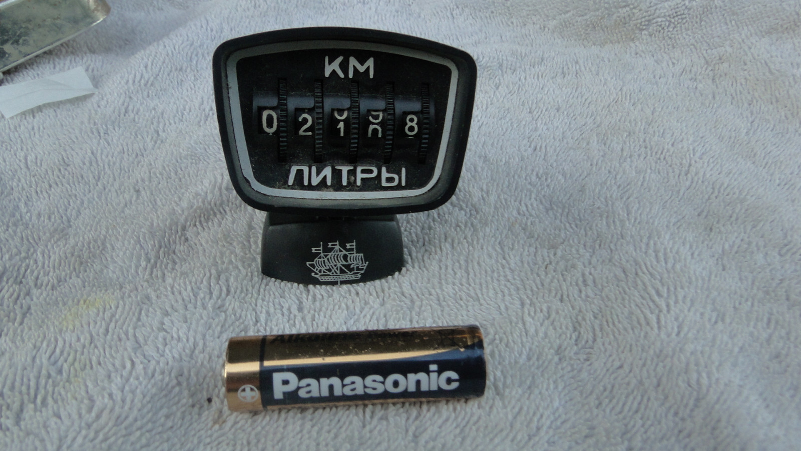 Vintage Soviet USSR Car Dash On Fuel Mileage Hand Set Meter LENINGRAD - $19.69