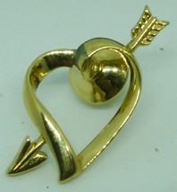 CHARMING POLISHED BRASS BROOCH PIN ARROW THRU THE HEART CUPID - $73.71 MXN