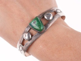 7&quot; Vintage Navajo Tufa cast bracelet with green turquoise - £333.21 GBP