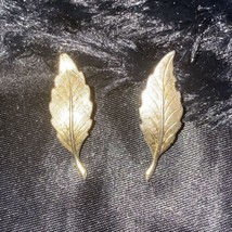 Vintage 1” 20k gold plated leaf charm  clip on earrings - £24.89 GBP