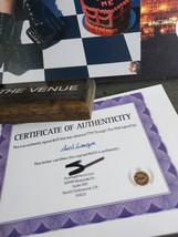 Avril Lavigne (Singer) signed Autographed 8x10 photo - AUTO with COA - $42.03