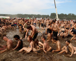 Woodstock shirtless bikini people playing in mud music festival 16x20 Poster - £15.43 GBP