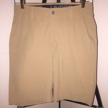 Men&#39;s Under Armour Airvent flat front shorts size 32 mint condition - $29.69