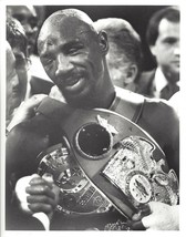 Marvelous Marvin Hagler 8X10 Photo Boxing Picture B/W With Belt - £3.90 GBP