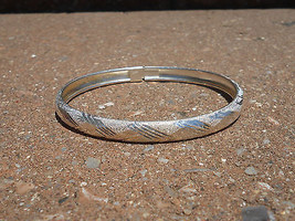 IBB Sterling Silver Criss Cross Cut Bangle Bracelet - £19.06 GBP