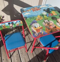 Disney Mickey, Donald Duck, Goofy And Friends, Kids Table And Two Chairs - $644.49 MXN