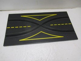 LIONEL POST-WAR ROAD RACE 1/32ND #5104 - CROSS-OVER TRACK-  HB7 - $9.45