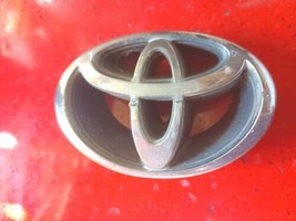 Toyota Corolla Front Grille Emblem 75311-02040 93-98 Oem Factory - £12.66 GBP