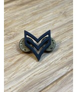 US Army Sergeant E-5 Black Hat Cap Badge Pin KG JD - $9.90