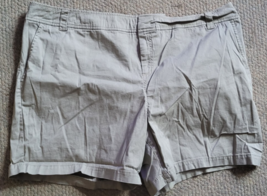 Women&#39;s Mossimo Stretch Shorts Size 22W Beige Flat Front Pockets Zipper ... - $15.99