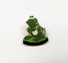 Fat Frog Enamel Pin Hat Backpack Tac Green Sitting Cute - £3.51 GBP