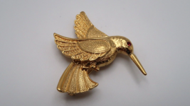 Vintage Avon Gold Humming Bird Hummingbird 4.2cm Brooch Pin Excellent Condition - £76.74 GBP