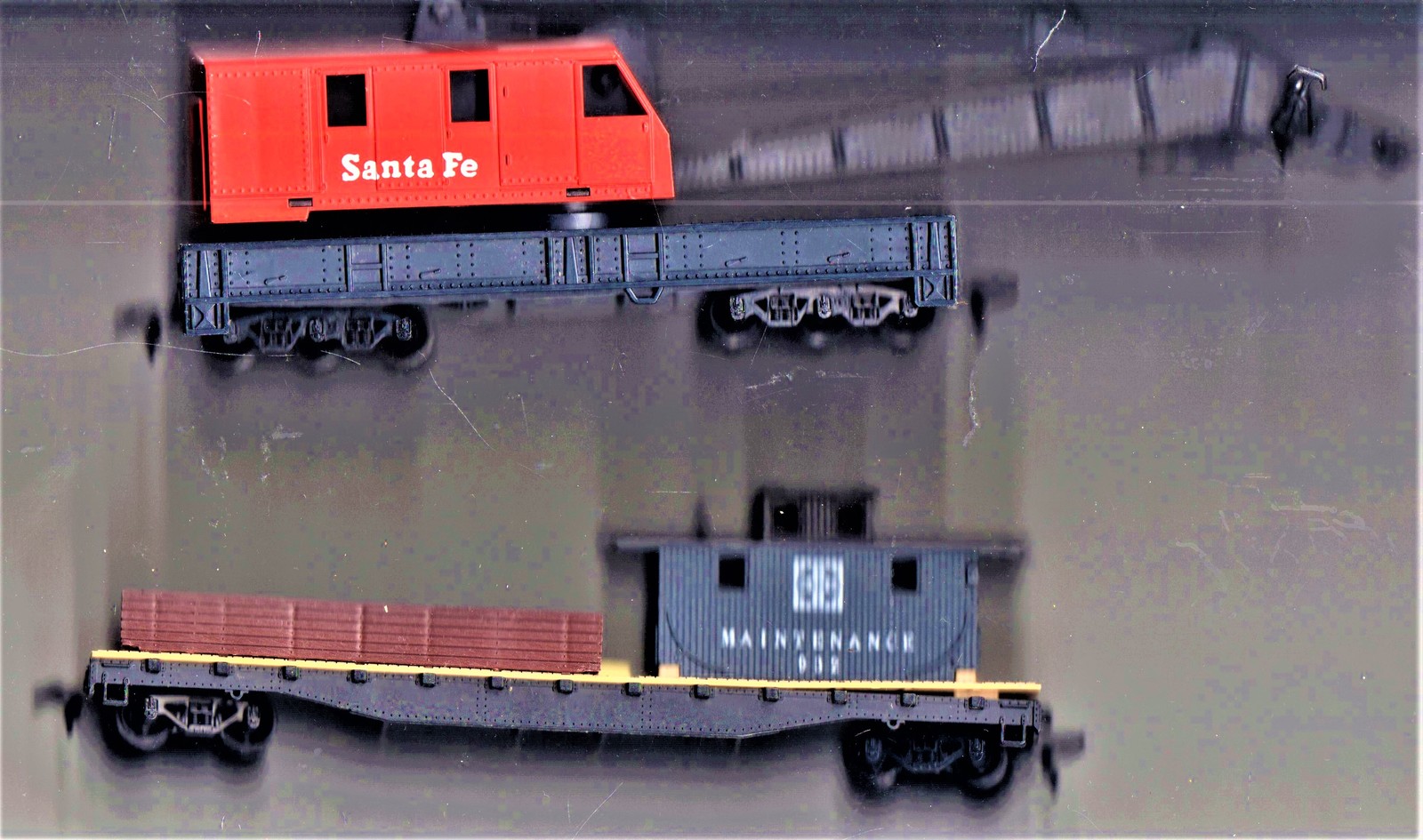 HO Train - Wrecking Crane & Boom Tender Set, Santa Fe  HO  trains by Tyco - $11.90