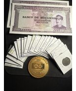 NICE LOT OF WORLD COINS - An Extensive Collection Of Money From Around T... - $824.53 MXN