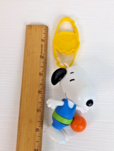 McDonalds Happy Meal Toy 2015 The Peanuts Movie Snoopy Carabiner Key chain Loose - £5.44 GBP