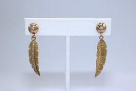 Vintage 18K Yellow Gold Cubic Zirconia Dangling Feather Earrings 1.5&quot; Drop - £434.68 GBP