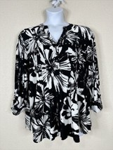 NWT Cocomo Womens Plus Size 3X Blk/Wht Floral Studded V-neck Top 3/4 Sleeve - £22.82 GBP