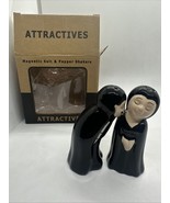 Vampire Love at First Bite Magnetic Kissing Ceramic Salt and Pepper Shak... - $153.14 MXN