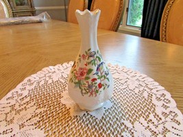 AYNSLEY BONE CHINA BUD VASE PEMBROKE MADE IN ENGLAND 7&quot;H  - $18.76