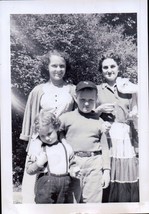 A Mom Daughter And Tired Boys At Brookfield Zoo In Illinois 1955 - £7.16 GBP