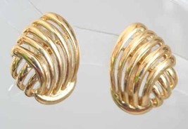 Trifari Mid Century Modern Elegant Gold-tone Clip Earrings 1970s vintage - £10.21 GBP
