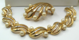 Vintage CROWN TRIFARI Gold-tone Faux Pearl Bracelet &amp; Brooch Set - £95.19 GBP