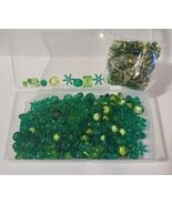 Lot Of Plastic beads for Jewelery And Crafts Glass Plastic Multi Sizes -... - €2,57 EUR