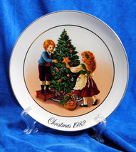 Wall Plate 24K Gold Trim Christmas Memories Porcelain Decoration Avon 1982 - $22.15