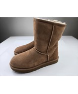 UGG Women&#39;s Classic Short Boot II, size 8 - $2,780.15 MXN