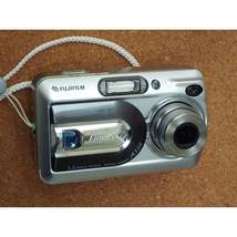 Fujifilm Finepix A330 3.2 Megapixel Digital Camera - £46.93 GBP