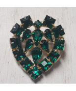 Vintage Emerald Green Rhinestone Heart Prong Set Gold Tone Brooch - $109.52 CAD