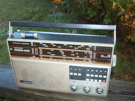 VINTAGE SOVIET USSR TRANSISTOR RADIO OKEAN 222 RECEIVER AM LW SW USW - $68.60