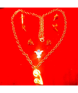 Beautiful golden Vtg. Mother Mary Necklace~7 pins - $701.93 MXN
