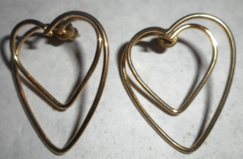 Single Wire Gold Tone Double Heart Shaped Pierced Post Earrings 1 1/4&quot; Long - £7.76 GBP