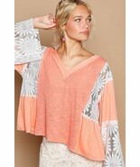 POL Lace Detail V-Neck Flare Sleeve Blouse - $755.48 MXN