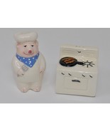 Clay Art Chef Pig Cooking Bacon On Stove Salt Pepper Shakers - $368.89 MXN