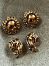 Vintage Lot of Coro Goldtone Abstract Flower or Sun &amp; Lisner Signed Swirl Clip - £11.87 GBP