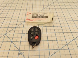 Toyota 89742-AE051 Remote Transmitter Key Fob You Program Battery Unkown - $1,057.78 MXN