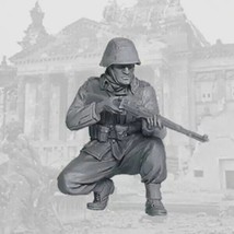 1/35 Resin Model Kit German Soldier Infantryman Takes Aim WW2 Unpainted 026 - £7.33 GBP